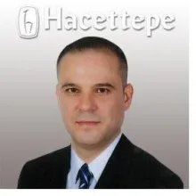 Prof. Dr. Erkan Dikmen — Göğüs Cerrahisi, Ankara. Portre fotoğrafı.