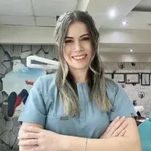 Uzm. Dt. Aybüke İpek Atik — Denizli. Portre fotoğrafı.