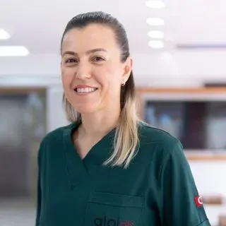 Dt. Hatice Turan — Diş Hekimi, Pendik, İstanbul. Portre fotoğrafı.