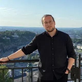 Psk. Artun Yiğenoğlu — Psikoloji. Portre fotoğrafı.