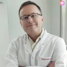 Prof. Dr. Mert Göl. Portre fotoğrafı.