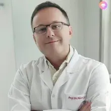 Prof. Dr. Mert Göl. Portre fotoğrafı.