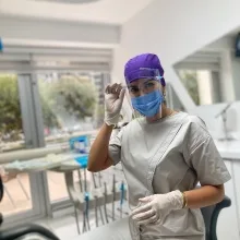 Dt. Yağmur Bulut Gökçen — Diş Hekimi. Portre fotoğrafı.