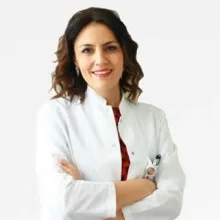 Prof. Dr. N. Sinem Eroğlu — Plastik Rekonstrüktif Ve Estetik Cerrahi, İstanbul. Portre fotoğrafı.