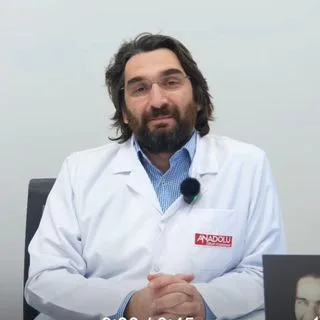 Doç. Dr. İlteriş Ahmet Şentürk. Portre fotoğrafı.