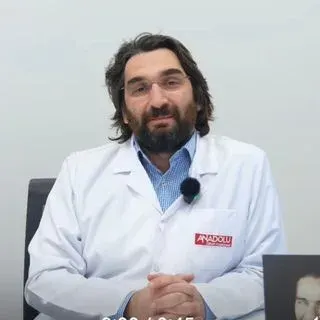 Doç. Dr. İlteriş Ahmet Şentürk. Portre fotoğrafı.