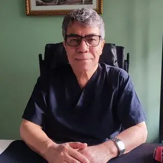 Dr. Muharrem Güney — Sertifikalı Medikal Estetik, Konak, İzmir. Portre fotoğrafı.