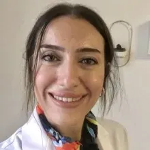 Dt. Ayla Keskin Tamer — Diş Hekimi, Adana. Portre fotoğrafı.