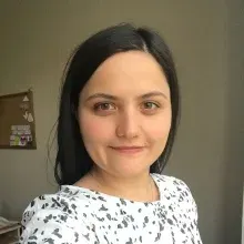 Uzm. Psk. Burcu Kuloğlu — Psikoloji, Ankara. Portre fotoğrafı.