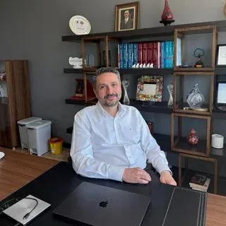 Prof. Dr. Cem Nuri Aktekin — Ortopedi Ve Travmatoloji, Ankara. Portre fotoğrafı.