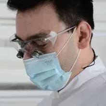 Dr. Dt. Serhat Aslan — İzmir. Portre fotoğrafı.