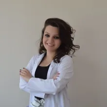Dyt. Elif Bozyel — Diyetisyen. Portre fotoğrafı.