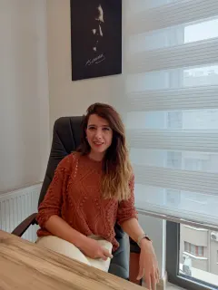 Dkt. Özlem Ergüvenli profilinde yer alan galeri fotoğrafı.