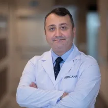 Prof. Dr. Yılören Tanıdır — Üroloji, Ataşehir, İstanbul. Portre fotoğrafı.