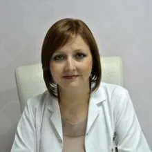 Uzm. Dr. Deniz Çetinkünar — Dermatoloji, Seyhan, Adana. Portre fotoğrafı.