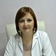Uzm. Dr. Deniz Çetinkünar — Dermatoloji, Seyhan, Adana. Portre fotoğrafı.