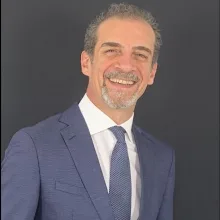Dt. Ahmet Kiğılı — Diş Hekimi, Şişli, İstanbul. Portre fotoğrafı.