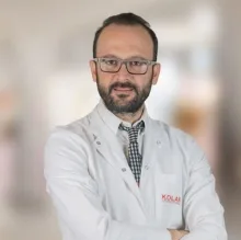Op. Dr. Hüseyin Vural — Kulak Burun Boğaz, Şişli, İstanbul. Portre fotoğrafı.