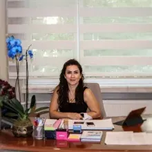 Op. Dr. Ceren Katar Yıldırım — Kadın Hastalıkları Ve Doğum, Ankara. Portre fotoğrafı.