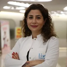 Op. Dr. Gamze Baykan Özgüç — Kadın Hastalıkları Ve Doğum, Sarıyer, İstanbul. Portre fotoğrafı.