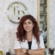 Uzm. Dr. Zarif Tuçe Özkara Duman — Dermatoloji, Aydın. Portre fotoğrafı.