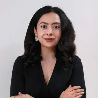 Kl. Psk. Büşra Hitaloğlu — Psikoloji. Portre fotoğrafı.