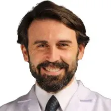 Dr. Dt. Onuralp İşman — Ortodonti, Antalya. Portre fotoğrafı.