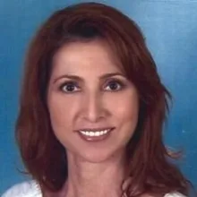 Prof. Dr. Emine Derviş — Dermatoloji, İstanbul. Portre fotoğrafı.
