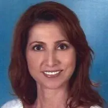 Prof. Dr. Emine Derviş — Dermatoloji, İstanbul. Portre fotoğrafı.