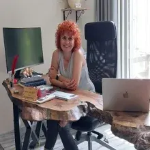 Op. Dr. Aylin Akşan — Kadın Hastalıkları Ve Doğum, Balıkesir. Portre fotoğrafı.