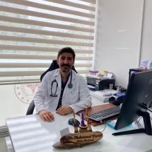 Dr. Muhammet Vural — Pratisyen, Samsun. Portre fotoğrafı.