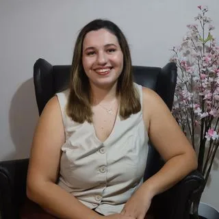 Kl. Psk. Tuba Senay Yazaroğlu Teker — Psikoloji, İstanbul. Portre fotoğrafı.