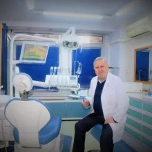 Dt. Mehmet Coşkun Parlak — Diş Hekimi, İzmir. Portre fotoğrafı.