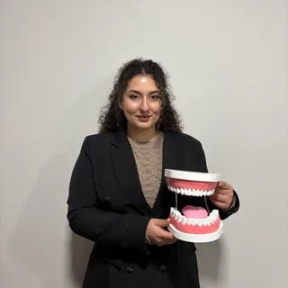 Dkt. Selin Ülker — Dil ve Konuşma Terapisi, Kocaeli. Portre fotoğrafı.