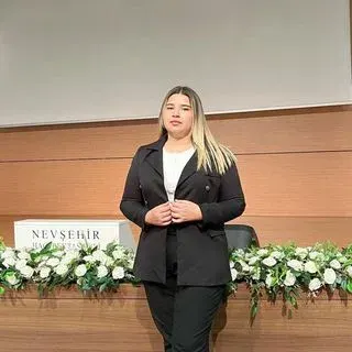 İlkay ÖZEL — Psikolojik Danışma ve Rehberlik. Portre fotoğrafı.