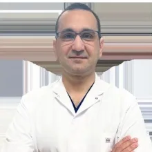 Prof. Dr. B. Çağrı Delilbaşı — Ağız Diş Ve Çene Cerrahisi, İstanbul. Portre fotoğrafı.