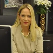 Op. Dr. Banu Göker Özdemir — İstanbul. Portre fotoğrafı.