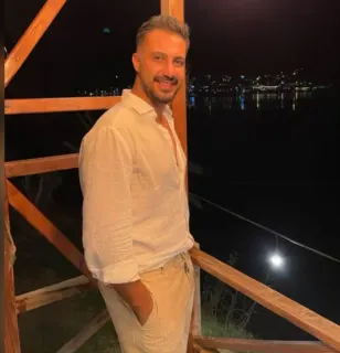 Uzm. Dt. Sait İshakoğlu profilinde yer alan galeri fotoğrafı.