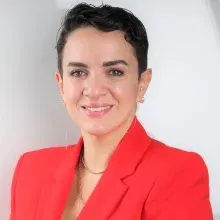 Dr. Dt. Ghizlane Genç — Ortodonti. Portre fotoğrafı.