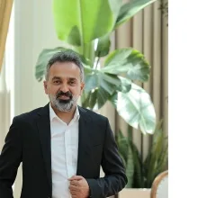 Dt. Kenan Sevi — Diş Hekimi, Mersin. Portre fotoğrafı.