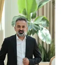 Dt. Kenan Sevi — Diş Hekimi, Mersin. Portre fotoğrafı.