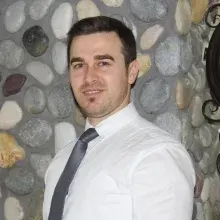 Dr. Dt. Mümin Kırcalı — Nilüfer, Bursa. Portre fotoğrafı.