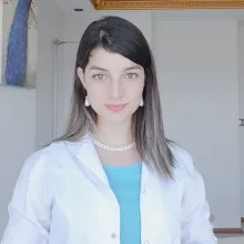 Dyt. Selda Şahin — Diyetisyen. Portre fotoğrafı.