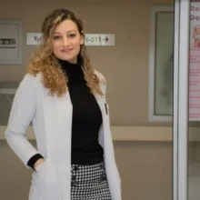 Op. Dr. Dilay Gökdeniz — Kadın Hastalıkları Ve Doğum, İzmir. Portre fotoğrafı.