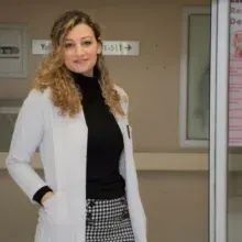 Op. Dr. Dilay Gökdeniz — Kadın Hastalıkları Ve Doğum, İzmir. Portre fotoğrafı.