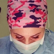 Op. Dr. Betül Erdemir — Plastik Rekonstrüktif Ve Estetik Cerrahi, İstanbul. Portre fotoğrafı.