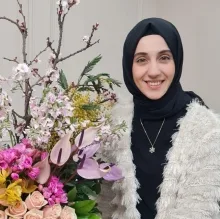 Dyt. Esra Akdağ — Diyetisyen, Adana. Portre fotoğrafı.