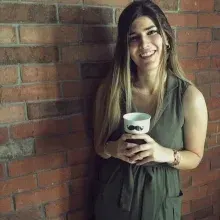 Kl. Psk. Cansu Avcı — Psikoloji, Bursa. Portre fotoğrafı.