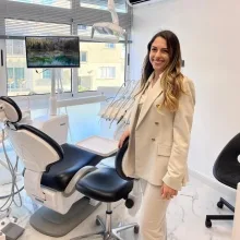 Dr. Dt. Merve Mevlanaoğlu Uzun — Diş Hekimi. Portre fotoğrafı.
