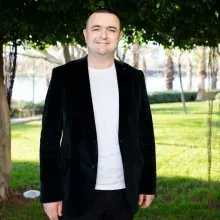Uzm. Dr. Ali Seçkin Yalçın — Çocuk Sağlığı Ve Hastalıkları, Seyhan, Adana. Portre fotoğrafı.